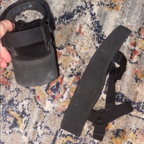 Black Teva flatform sandals - Picture 2 of 3